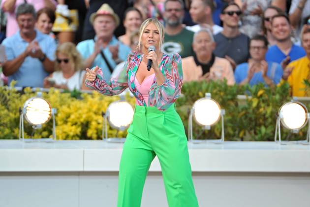 ZDF Fernsehgarten singer Beatrice Egli during the ZDF entertainment show Fernsehgarten on 17 09 2023 in Mainz 20230917MWI102063