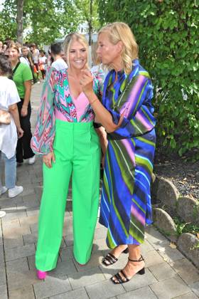 ZDF Fernsehgarten singer Beatrice Egli and host Andrea Kiwi Kiewel during the ZDF entertainment show Fernsehgarten on 17 09 2023 in Mainz 20230917MWI102185