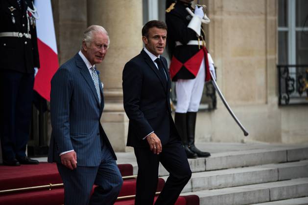 FRANCE TOP LEVEL SUMMIT IN PARIS French President Emmanuel Macron and King Charles III of England at the Elysà e Palace after the bilateral meeting. In Paris, 20 September, 2023. PARIS ILE-DE-FRANCE FRANCE Copyright: xAndreaxSavoranixNerix FRANCE TOP LEVEL SUMMIT IN P ASAVORANINERI-4