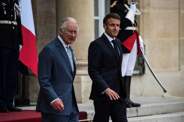 FRANCE TOP LEVEL SUMMIT IN PARIS French President Emmanuel Macron and King Charles III of England at the Elysà e Palace after the bilateral meeting. In Paris, 20 September, 2023. PARIS ILE-DE-FRANCE FRANCE Copyright: xAndreaxSavoranixNerix FRANCE TOP LEVEL SUMMIT IN P ASAVORANINERI-5