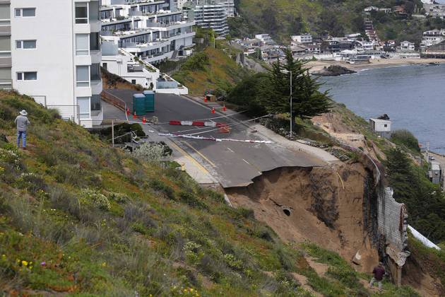 Vina el Mar, September 21, 2023 Work on sinkhole affecting buildings in the Cochoa sector Sebastian Cisternas Aton Chile, Chile Aton 747809 Copyright: SEBASTIANxCISTERNAS ATONxCHILE