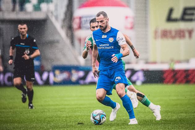 RADOM 23.09.2023 MECZ 9. KOLEJKA PKO EKSTRAKLASA SEZON 2023 24 --- POLISH FOOTBALL TOP LEAGUE MATCH: RADOMIAK RADOM - PUSZCZA NIEPOLOMICE MATEUSZ CHOLEWIAK FOT. Kacper Pacocha 400mm NEWSPIX.PL --- Newspix.pl 063_PAC_0562