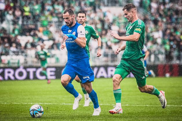 RADOM 23.09.2023 MECZ 9. KOLEJKA PKO EKSTRAKLASA SEZON 2023 24 --- POLISH FOOTBALL TOP LEAGUE MATCH: RADOMIAK RADOM - PUSZCZA NIEPOLOMICE MATEUSZ CHOLEWIAK MICHAL KAPUT FOT. Kacper Pacocha 400mm NEWSPIX.PL --- Newspix.pl 064_PAC_0582