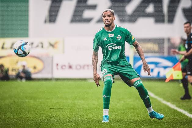 RADOM 23.09.2023 MECZ 9. KOLEJKA PKO EKSTRAKLASA SEZON 2023 24 --- POLISH FOOTBALL TOP LEAGUE MATCH: RADOMIAK RADOM - PUSZCZA NIEPOLOMICE PEDRO HENRIQUE FOT. Kacper Pacocha 400mm NEWSPIX.PL --- Newspix.pl 067_PAC_0595