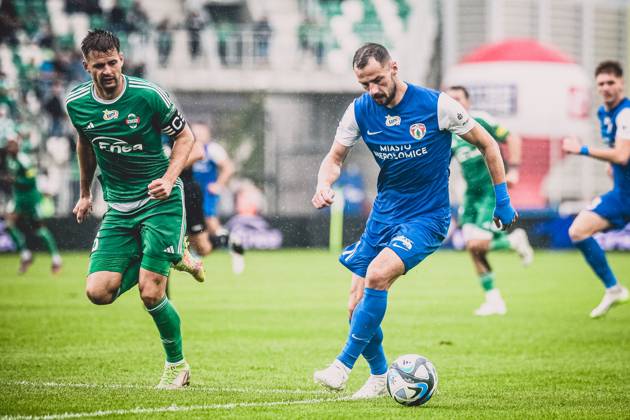 RADOM 23.09.2023 MECZ 9. KOLEJKA PKO EKSTRAKLASA SEZON 2023 24 --- POLISH FOOTBALL TOP LEAGUE MATCH: RADOMIAK RADOM - PUSZCZA NIEPOLOMICE MATEUSZ CICHOCKI MATEUSZ CHOLEWIAK FOT. Kacper Pacocha 400mm NEWSPIX.PL --- Newspix.pl 069_PAC_0615