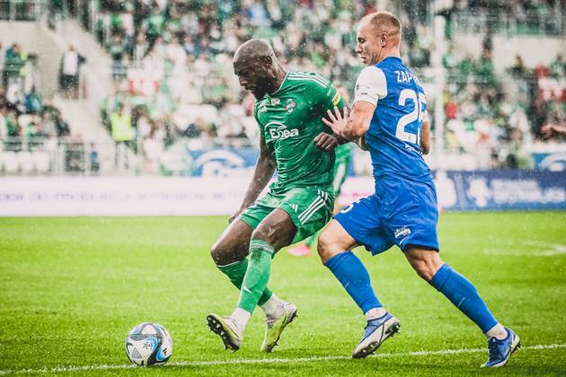 RADOM 23.09.2023 MECZ 9. KOLEJKA PKO EKSTRAKLASA SEZON 2023 24 --- POLISH FOOTBALL TOP LEAGUE MATCH: RADOMIAK RADOM - PUSZCZA NIEPOLOMICE MIKE CESTOR KAMIL ZAPOLNIK FOT. Kacper Pacocha 400mm NEWSPIX.PL --- Newspix.pl 078_PAC_0666