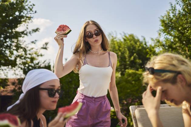 Woman holding slice of watermelon on sunny day model released, Symbolfoto property released, ANNF00412