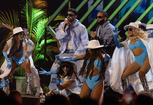 Justin Quiles & El Alfa perform at the 2023 Latin Billboard Music Awards at the University of Miami, Watsco Center, Thursday, October 05, 2023 in Coral Gables, Florida.  MIA20231005154 GARYxIxROTHSTEIN
