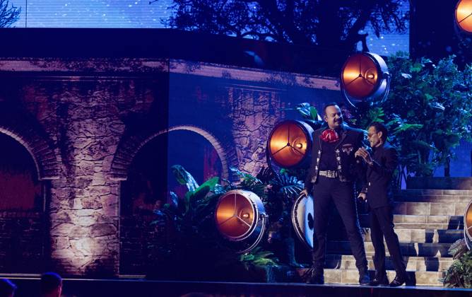 Marc Anthony and Pepe Aguilar perform at the 2023 Latin Billboard Music Awards at the University of Miami, Watsco Center, Thursday, October 05, 2023 in Coral Gables, Florida.  MIA20231005175 GARYxIxROTHSTEIN