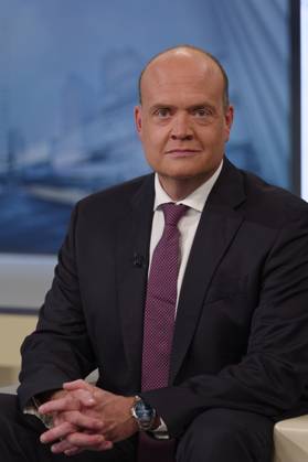 Robin Alexander on Anne Will 2023 10 08 Germany, Berlin Robin Alexander, deputy editor-in-chief of Welt and Welt am Sonntag, guest on Anne Will on the German public broadcaster ARDs politics talk show Following the elections in Bavaria and Hesse