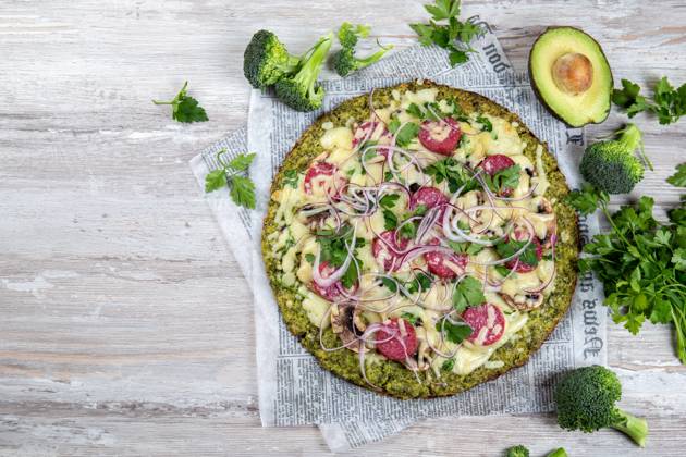 Crust Broccoli base low carbs keto pizza with salami, avocado on vintage newspapper. Top view Crust Broccoli base low carbs keto pizza with salami, avocado on vintage newspapper. Top view. Copyright: xZoonar.com LarisaxBlinovax 20553614