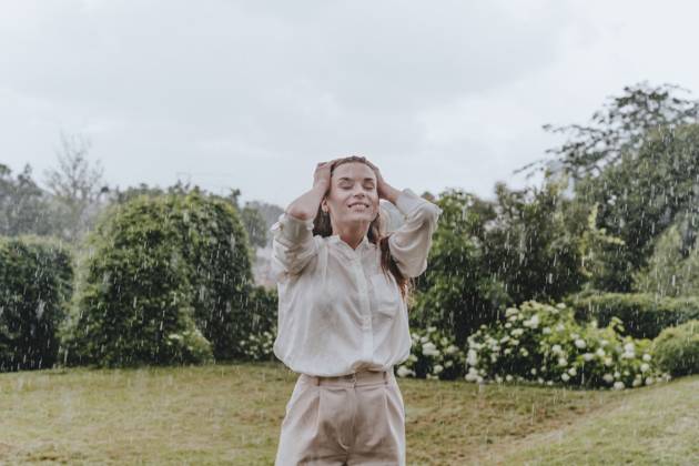 Happy woman with eyes closed enjoying in rain at garden model released, Symbolfoto, YTF00932