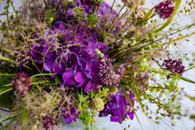 Summer wild flowers in bouquet Tbilisi, Tbilisi, Georgia R_LSQHTY220617-999102-01