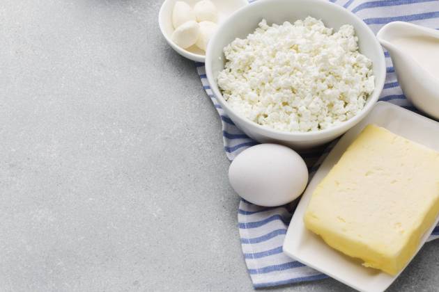 Close-up from fresh Cottage cheese with Butter Copyright: imageBROKER OleksandrxLatkun ibxole09786186.jpg