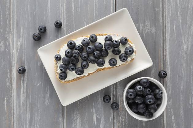 flat Sandwich with Cream cheese and Blueberries Copyright: imageBROKER OleksandrxLatkun ibxole09792520.jpg
