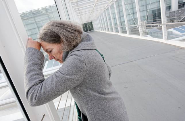 Complaints after an infection with the coronavirus A woman with Long Covid With model release Munich Bavaria Germany Copyright: xRolfxPossx