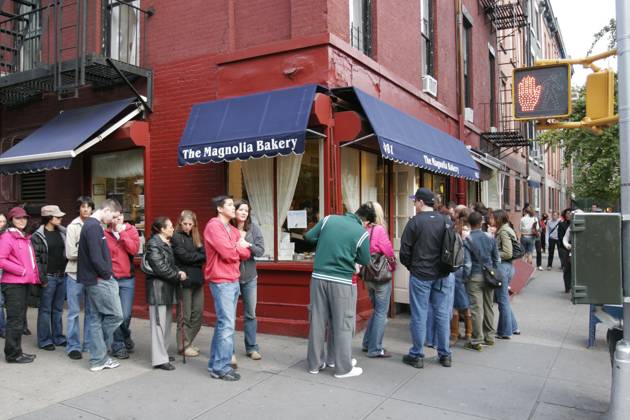 Magnolia Bakery, Bleecker Street, Greenwich Village, Manhattan, New York Magnolia Bakery, Bleecker Street, Greenwich Village, Manhattan, New York EDITORIAL USE ONLY Copyright: xx PeterxBennettx ambphotos002328