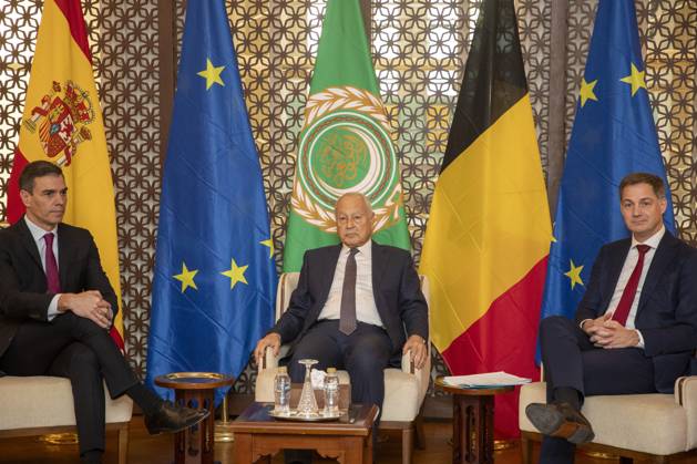 Spanish Prime Minister Pedro Sanchez and Arab League Secretary general Ahmed Aboul Gheit and Belgian Prime Minister Alexander De Croo pictured during a meeting at the Arab League headquarters, during a visit of both Belgian and Spanish Prime Ministers (incoming and outgoing presidency of Europe) to Egypt, in Cairo, Friday 24 November 2023. The two heads of government have visited Israel and Palestine yesterday, to hold talks with political leaders on the war in Gaza. In Egypt, Sanchez and De Croo will meet the Egyptian president and visit the border crossing to the Gaza strip in Rafah. - SPAIN OUT - NICOLASxMAETERLINCK 80738413