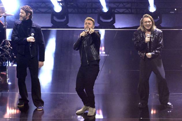 Howard Donald, Gary Barlow and Mark Owen from Take That on the ZDF entertainment show Wetten, dass live from Messe Offenburg Ortenau Offenburg, 25 11 2023 Foto:xF.xKernx xFuturexImagex wetten_dass_2787