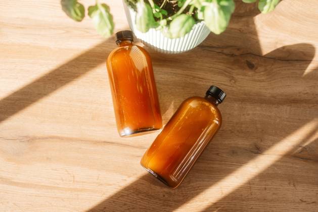 Homemade Organic Kombucha in Brown Glass Bottle Canada, Alberta, Edmonton R_DVQR231128F2-1295827-01