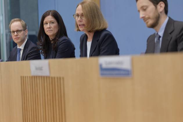 PISA 2022 presented 2023 12 05 Germany, Berlin Federal Press Conference on the publication of the PISA 2022 report In the picture from left Jens Brandenburg FDP , Parliamentary State Secretary at the Federal Ministry of Education and Research BMB