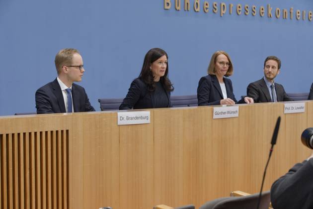 PISA 2022 presented 2023 12 05 Germany, Berlin Federal Press Conference on the publication of the PISA 2022 report In the picture from left Jens Brandenburg FDP , Parliamentary State Secretary at the Federal Ministry of Education and Research BMB