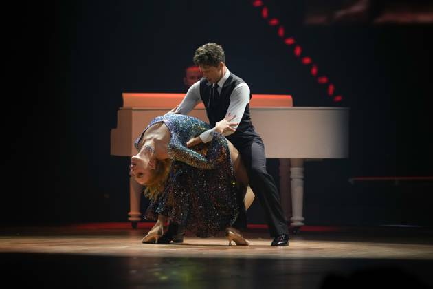 LET S DANCE Die Live Tournee 2023 04 12 2023 Dancing couple Anna Ermakova Valentin Lusin at Let s Dance Die Live Tournee 2023 in the sold-out SAP Arena Mannheim Mannheim SAP Arena Baden Württemberg