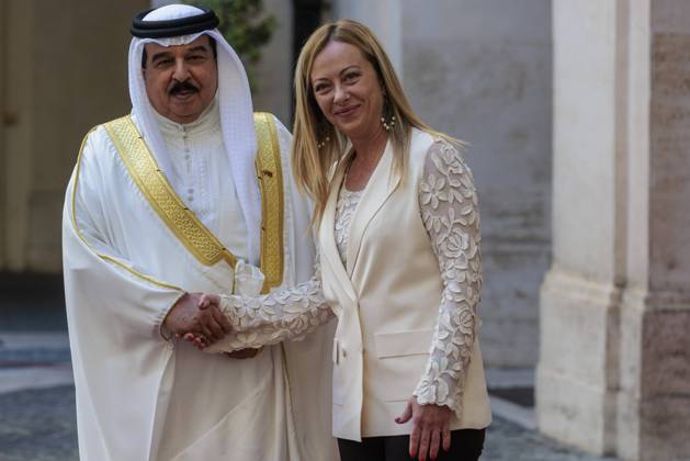 King of Bahrain visits Italy, Rome - 17 Oct 2023 talian Prime Minister Giorgia Meloni welcomes King of Bahrain Hamad Bin Isa Al-Khalifa at Palazzo Chigi in Rome, Italy, 17 October 2023., Credit:Francesco Fotia Avalon Italy, Italia, Rome  Copyright: xFrancescoxFotiax xAvalonx 0814382535