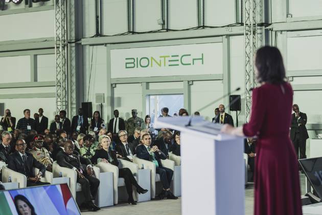 Annalena Baerbock Buendnis 90 Die Gruenen , Federal Foreign Minister, pictured at the inauguration ceremony for Biontechs mRNA vaccine production facility in Kigali, 18 12 2023 Baerbock travels to Rwanda for bilateral talks and to inaugurate the first mRNA vaccine production facility in Africa Kigali Rwanda Copyright: xFlorianxGaertnerx