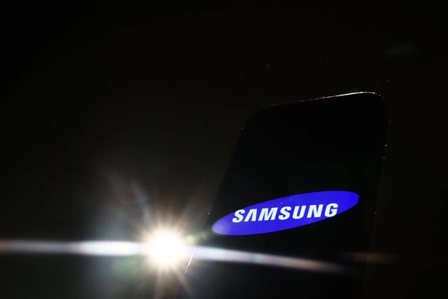 Popular Apps And IT Companies Photo Illustrations Lights and Samsung logo displayed on a phone screen are seen in this illustration photo taken in Krakow, Poland on December 27, 2023. Krakow Poland Copyright: xJakubxPorzyckix originalFilename: porzycki-populara231227_npQNn