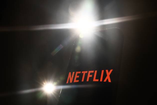 Popular Apps And IT Companies Photo Illustrations Lights and Netflix logo displayed on a phone screen are seen in this illustration photo taken in Krakow, Poland on December 27, 2023. Krakow Poland Copyright: xJakubxPorzyckix originalFilename: porzycki-populara231227_np3fT