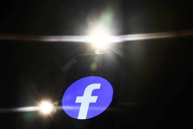 Popular Apps And IT Companies Photo Illustrations Lights and Facebook logo displayed on a phone screen are seen in this illustration photo taken in Krakow, Poland on December 27, 2023. Krakow Poland Copyright: xJakubxPorzyckix originalFilename: porzycki-populara231227_npeaR