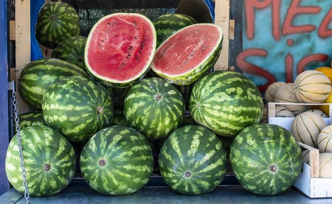 Watermelons on shelf. Cutted watermelon on street market Watermelons on shelf. Cutted watermelon on street market. Summer Fruits. ,model released, Symbolfoto Copyright: xZoonar.com DeyanxGeorgievx 14459657 ,model released, Symbolfoto ,property released