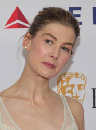 Celebrities attend The 2024 BAFTA Tea Party at The Maybourne Beverly Hills, United States Featuring: Rosamund Pike Where: Beverly Hills, California, United States When: 13 Jan 2024 Credit: Faye s Vision Cover Images EDITORIAL USE ONLY. NOT FOR USE BY NEWSPAPERS BASED IN THE UK. Copyright: xx 53361380
