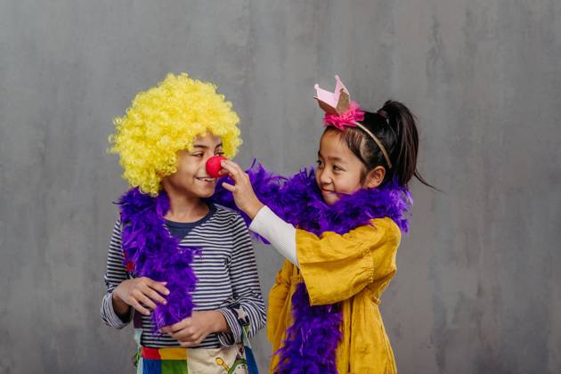 IMAGO Creative, Gesellschaft, Fasching Portrait of children in funny costumes, studio shoot. Portrait of two children in funny costumes. model released Copyright: xx HHH STUDIO KIDS DIVERSITY 2023 HHH 272
