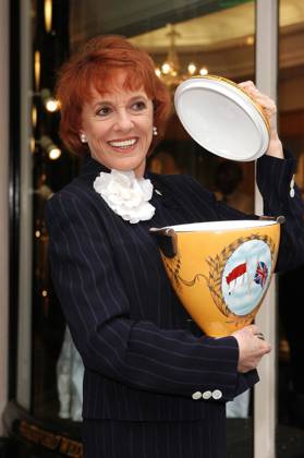 NORTH AMERICA-CANADA SALES ONLY London, England 3-29-2005 Esther Rantzen (ChildLine founder), unveils vase designed by royalty to be auctioned for charity at Waterford Wedgwood Store. Digital Photo By Ali Kadinsky-LMK-PHOTOlink.org www.photolink.org 1-800-674-8706 EDITORIAL USE ONLY Copyright: xx AlixKadinsky-PHOTOlinkx phlphotos020227