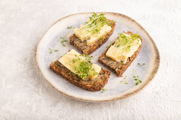 Grain bread Sandwiches with Cheese and Watercress microgreen at grey Concrete Background Side view, Close-up Copyright: imageBROKER ULADZIMIRxZGURSKI ibxuzg10108751.jpg