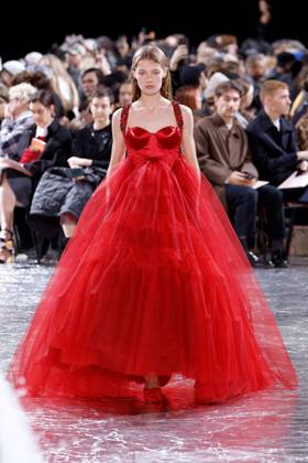 Bilder des Jahres 2024, Entertainment 01 Januar Entertainment Themen der Woche KW04 (240124) -- PARIS, Jan. 24, 2024 -- A model presents a creation of Jean Paul Gaultier s Spring Summer 2024 Haute Couture collections during Paris Fashion Week in Paris, France, on Jan. 24, 2024. ( Handout via Xinhua) FRANCE-PARIS-FASHION WEEK-JEAN PAUL GAULTIER MeetEurope