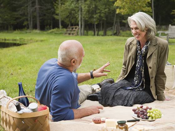 Older couple relaxing at picnic in park Accord, New York, USA, 21.12.2023, model released, TTBB_BLD170603.jpg, 55-59 years, 65-69 years, accord, aging, authentic, authenticity, beauty in nature, bonding, boyfriend, calm, caucasian, color image, conversation, copy space, day, drinking, eating, enjoying, environment, foliage, food and drink, forest, fruit, fun, gesturing, getting away from it all, girlfriend, grape, grass, happy, heterosexual couple, horizontal, husband, lawn, leisure activity, lifestyle, looking, looking down, love, man, mature adult, mature women, nature, new york, older, outdoors, park, peace, people, photography, picnic, picnic basket, picnic blanket, quality time, real people, recreation, relaxation, retirement, romance Copyright: xAlbertoxGuglielmix