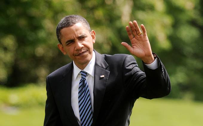 President Obama arrives from U of Michigan United States President Barack Obama returns to the White House after delivering the commencement address at the University of Michigan in Washington, DC, on Saturday, May 1, 2010. Credit: Olivier Douliery Pool via CNP Washington District of Columbia United States of America EDITORIAL USE ONLY Copyright: xx A59161_013 OlivierxDoulieryx cnpphotos025841