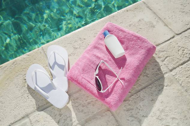 Sandals and towel at poolside , 08.12.2011, TTBB_ti0027_00662.jpg, Day, Leisure, Swimming Pool, Towel, Summer, Outdoors, Relaxation, Horizontal, Vacations, High Angle View, Sandal, Waters Edge, Lotion, Pink, No People Copyright: xChrisxHackettx