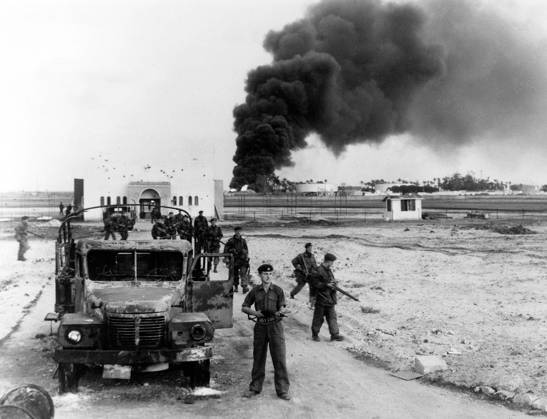 Allied Troops in Port Said, Suez Crisis, 9th November 1956 (b w photo) 1701650 Allied Troops in Port Said, Suez Crisis, 9th November 1956 (b w photo); (add.info.: First picture of allied troops in Port Said during Suez crisis burned Egyptian lorry oil in fire November 9, 1956). Copyright: xBridgemanxImagesx 1701650