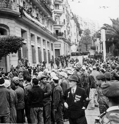 Weeks of barricade in Algiers (demonstrations in favour of French Algeria) January 28, 1960 during war in Algeria war 1707052 Weeks of barricade in Algiers (demonstrations in favour of French Algeria) January 28, 1960 during war in Algeria war. Copyright: xBridgemanxImagesx 1707052
