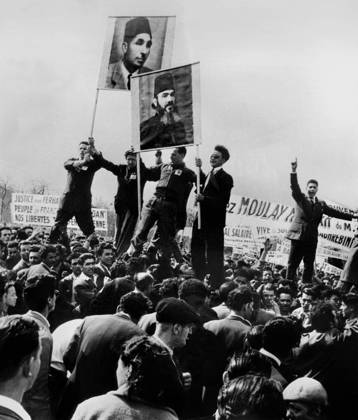 Demonstration against French presence in Algeria, 1 may 1955 (b w photo) 1713811 Demonstration against French presence in Algeria, 1 may 1955 (b w photo); (add.info.: Meeting of the PCF in support of the Algerian nationalists of the MNA (Algerian national movement), in the presence of its leader MESSALI HADJ imprisoned in France the day after All Saints Day 1954.). Copyright: xBridgemanxImagesx 1713811