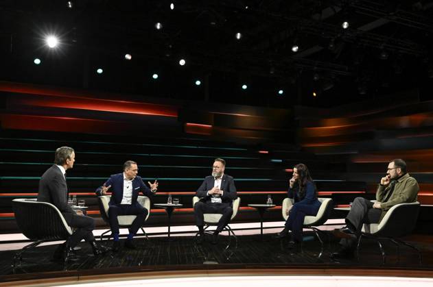 Talk round at Markus Lanz , ZDF 02 24 her Markus Lanz, Tino Chrupalla, Claus Ruhe Madsen, Franziska Klemenz and Lukas Rietzschel v li on February