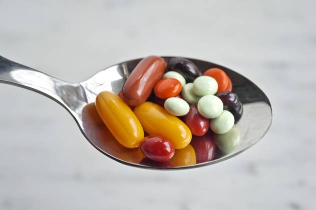 dietary supplements are food 20240210ad715medicines medicine drug drug deficiency pharmacy remedy pharmaceutical preparation disease tablets pharmacy, pharmaceutical industry health care, pills health products additional vitamins minerals spoon tablespoon Hamburg Hamburg Germany Germany Copyright: xAchimxDuwentästerx