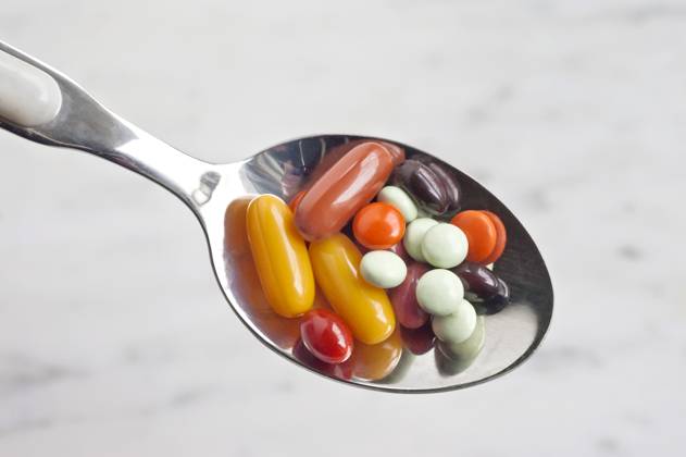 dietary supplements are food 20240210ad719medicines medicine drug drug deficiency pharmacy remedy pharmaceutical preparation disease tablets pharmacy, pharmaceutical industry health care, pills health products additional vitamins minerals spoon tablespoon Hamburg Hamburg Germany Germany Copyright: xAchimxDuwentästerx