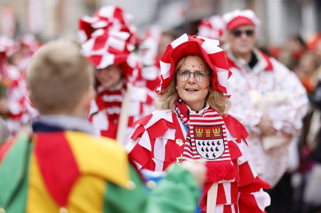 The Cologne Rose Monday parade 2024 under the motto Wat e Theater wat e Jeckespill to be seen on Severinstraße in the southern part of Cologne Theme picture, symbolic picture Cologne, 12 02 2024 NRW Germany Copyright: xChristophxHardtx
