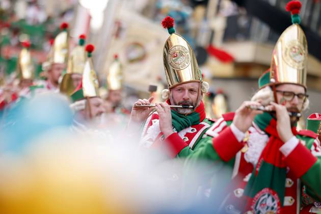 The Cologne Rose Monday parade 2024 under the motto Wat e Theater wat e Jeckespill to be seen on Severinstraße in the southern part of Cologne Theme picture, symbolic picture Cologne, 12 02 2024 NRW Germany Copyright: xChristophxHardtx