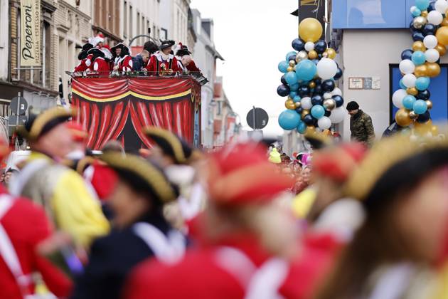 The Cologne Rose Monday parade 2024 under the motto Wat e Theater wat e Jeckespill to be seen on Severinstraße in the southern part of Cologne Theme picture, symbolic picture Cologne, 12 02 2024 NRW Germany Copyright: xChristophxHardtx